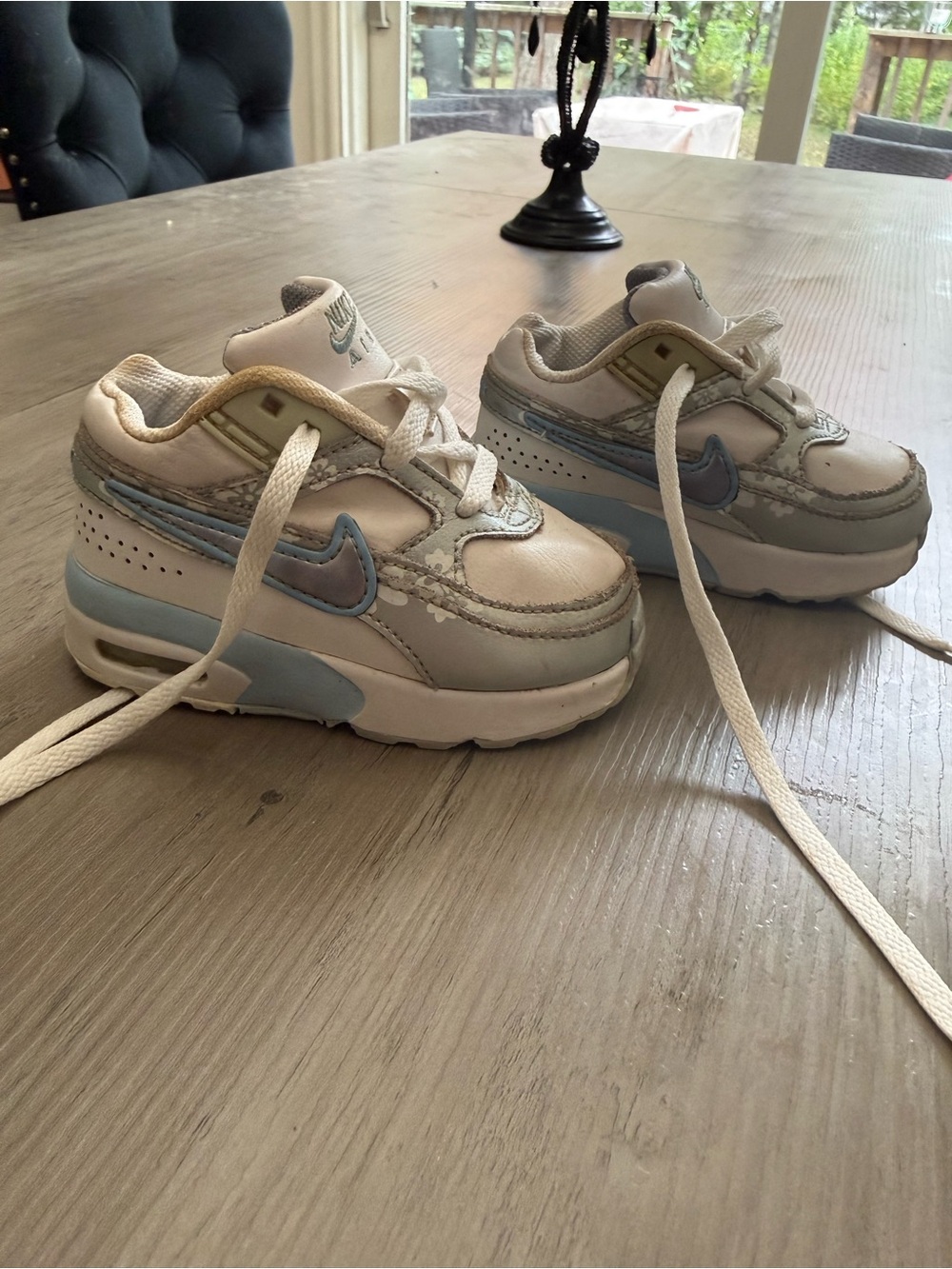 Nike Kids White and Light Blue Low-Top Sneakers